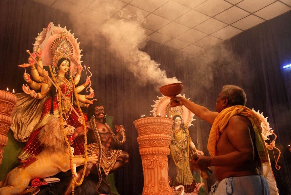 How to Fast on Shashthi: Light Fasting with Fruits and Milk for Durga Puja