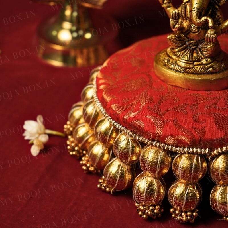 Handcrafted Red Charming Aasan