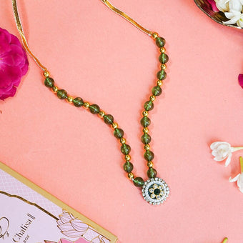 Adjustable Emerald Green Pearl Beaded Mala