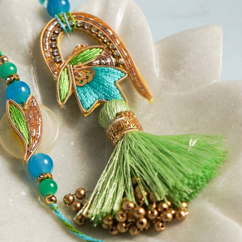 Alluring Thread Bhaiya Bhabhi Rakhi Set
