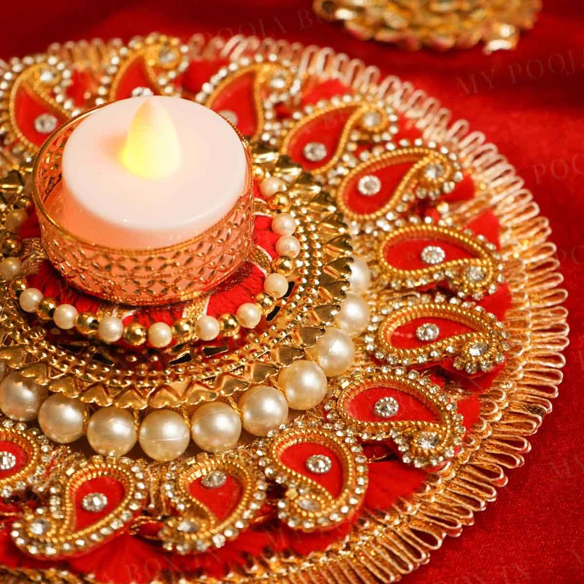 Decorative Red Charming T-light Holder