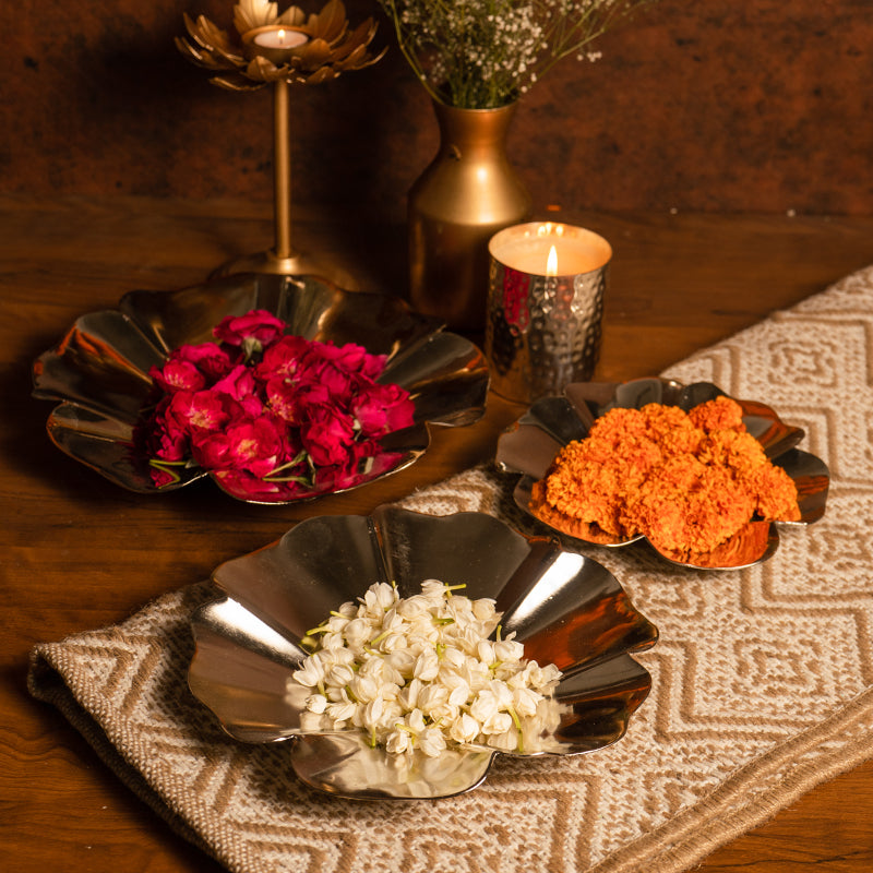 Dazzling Wallflower Urli (Set Of 3)