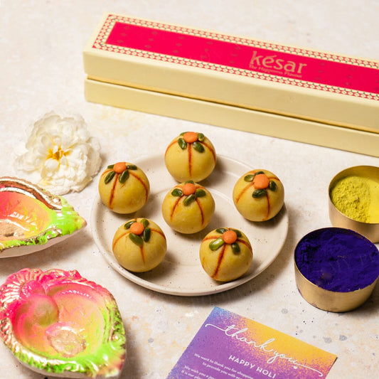 Thandai Badam Ladoo 6 Pcs Sweet Box