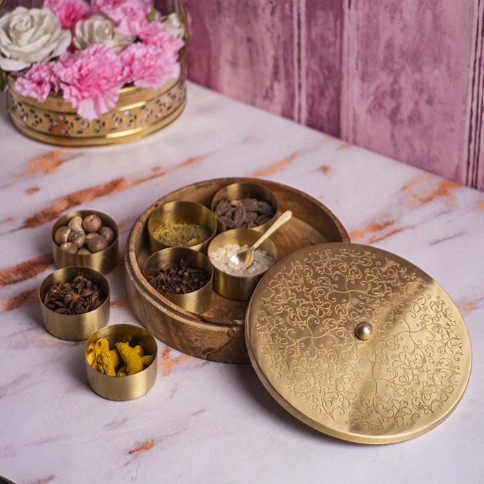 Royal Craft with Wooden Base Samagridaan
