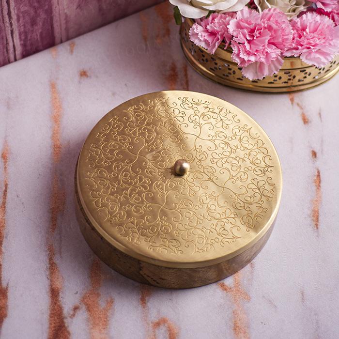 Royal Craft with Wooden Base Samagridaan