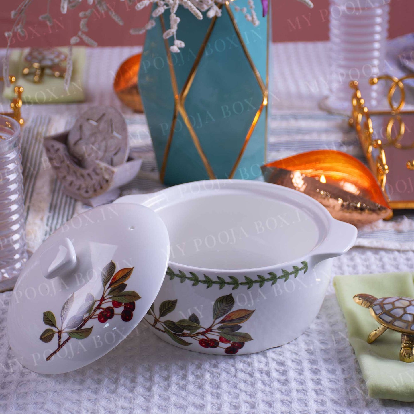 Leafy Serving Bowl with Lid