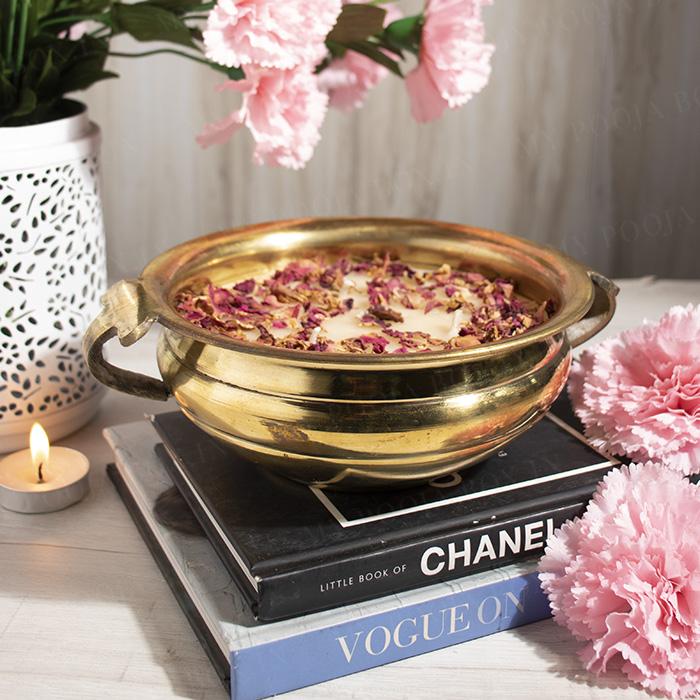 Exclusive Urli Candle With Dried Petals