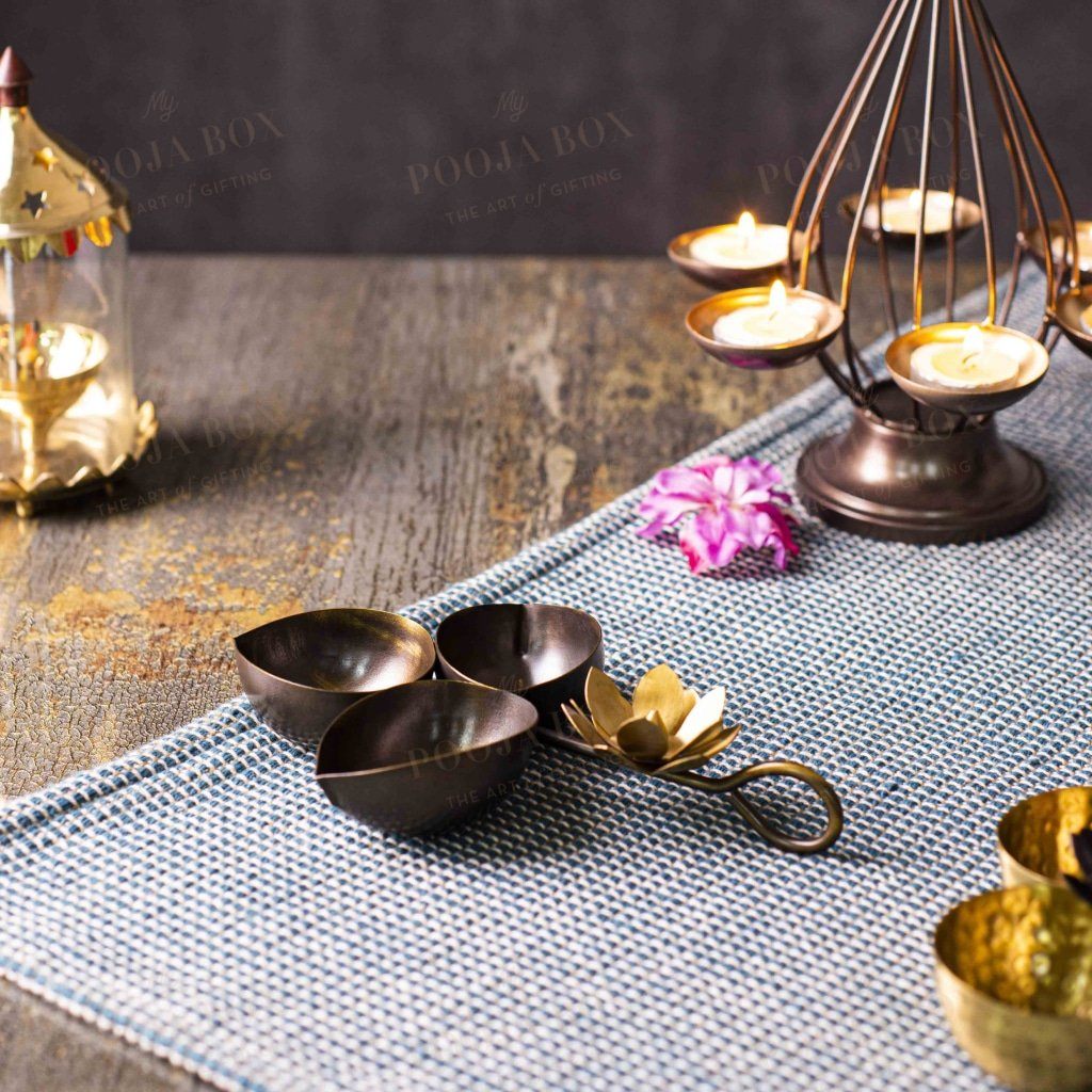 Artistic Handmade Brass Tribhooti/aarti Lamp Pooja Items