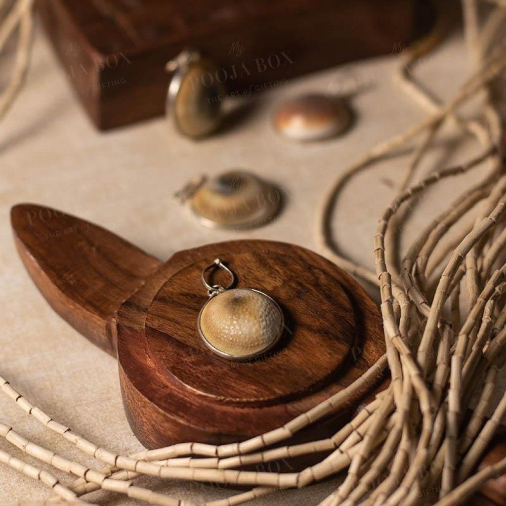 Gomti Chakra Locket Pooja Items